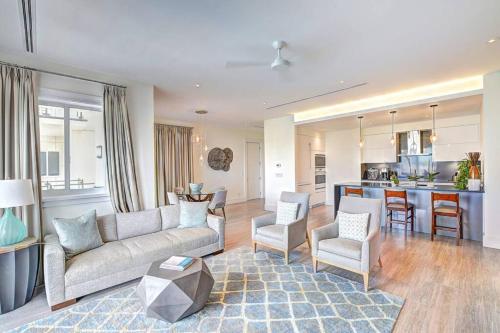 Luxury Ocean View, walk to Atlantis & Beach 2BR