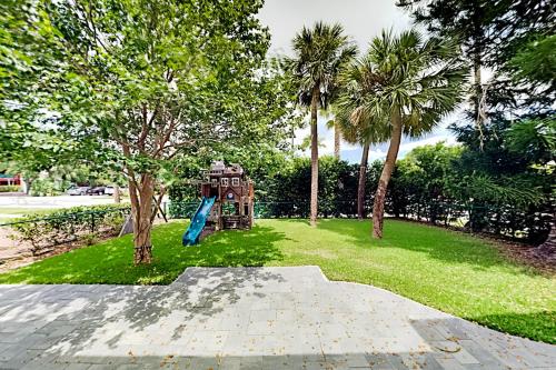 Banyan Sunset - Deck & Firepit - Steps to Beach home - image 2