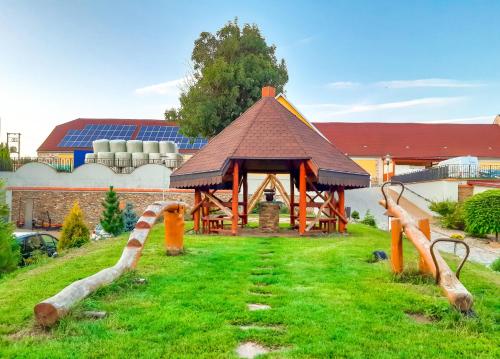 Hotel Restaurant Na Statku - image 7