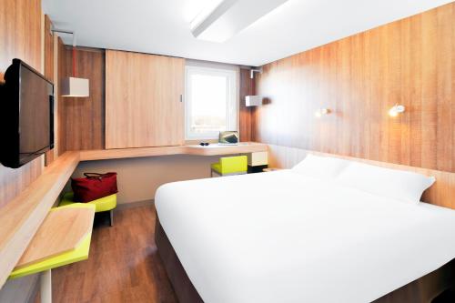 1 queen bed