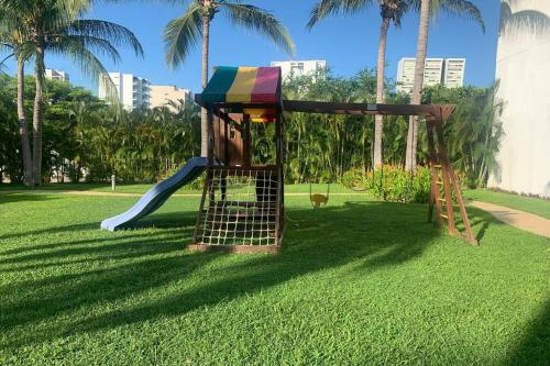 Spacious 4 BR Apt Acapulco Diamante w/ Beach Club
