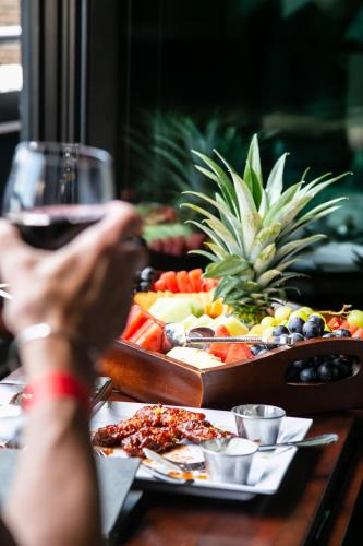 Henri on 24 Hotel Chelsea, Sonder by Marriott Bonvoy – New York, NY