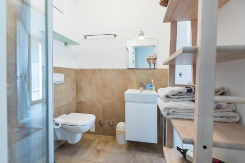 Easyflatvezia, Near Lugano, Free Secure Parking - Tap to explore photos