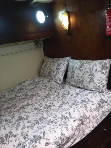 Boat image 3