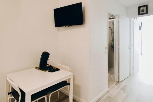 Beautiful bright studio near Montparnasse - image 14