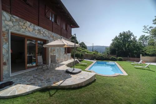 Casa de Madera con Piscina Privada gîte à louer Pontevedra