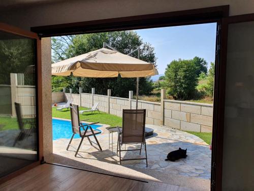  Casa de Madera con Piscina Privada in 36001 Pontevedra