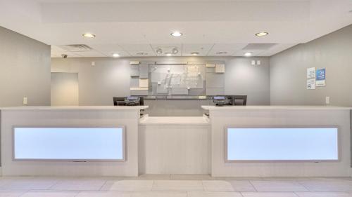 Holiday Inn Express Hotel & Suites Portland an IHG Hotel - image 12