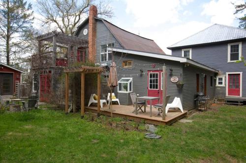 Garden, Unique Getaway Wood Loft 20mn from Mount Orford Ski Resort in Ayers Cliff (QC)