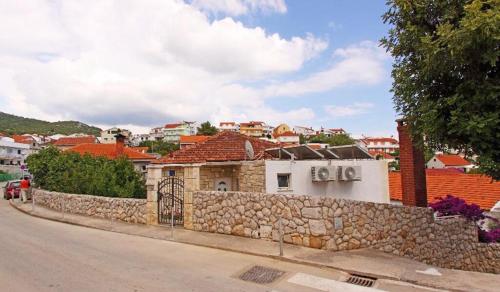 Apartments And Rooms With Parking Space Hvar - 15706