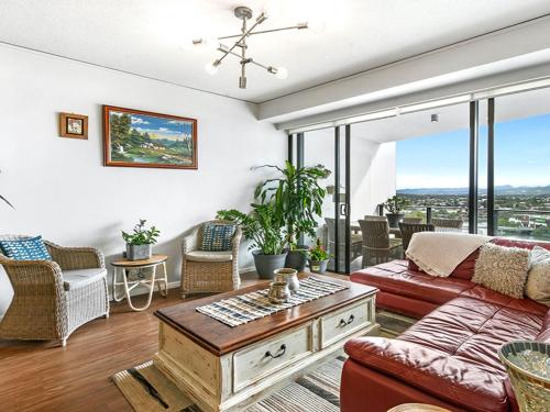 Beautifully Renovated 2 bedroom Apartment at Sierra Grand Broadbeach