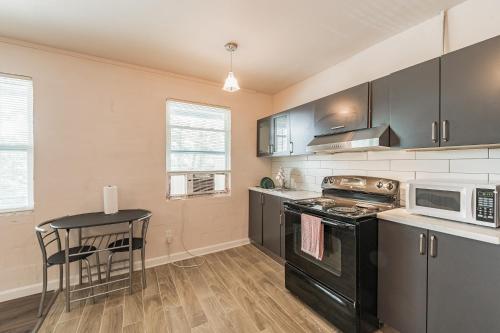 Modern Apartment Near Beautiful Historic Macon apts - image 6