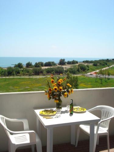 Welcoming flat with large balcony, Porto Santa Margherita di Caorle