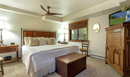 Lionsquare Lodge North #282 Home in Vail, USA