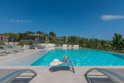 Swimming pool, Villa Flavia 16 in Filottrano