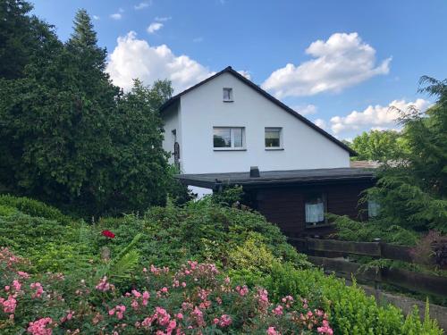 Ferienwohnung Donner am Wald mit Garten & Hot-Tub