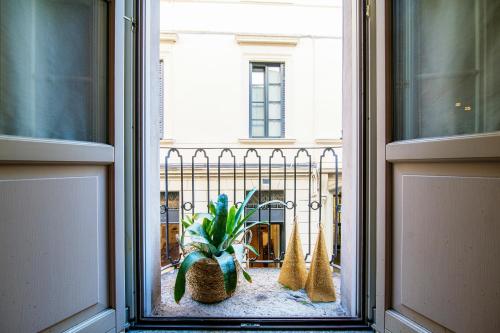 Del Pero Suite - by MyHomeInComo - image 4