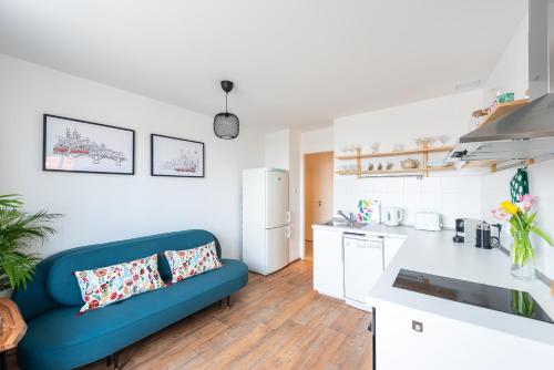 BRIGHT CHARMING Apt with TERRACE, PARKING & AirCo., Praha (fotografie 10)