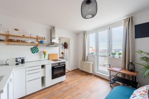 BRIGHT CHARMING Apt with TERRACE, PARKING & AirCo., Praha (fotografie 7)