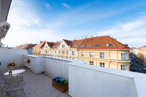 BRIGHT CHARMING Apt with TERRACE, PARKING & AirCo., Praha (fotografie 2)