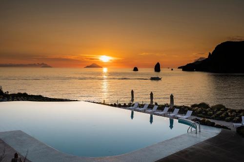 314616724 Therasia Resort Sea and SPA - The Leading Hotels of the World