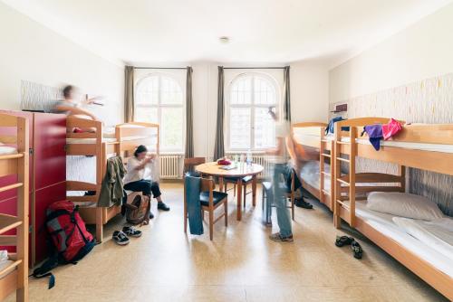 Three Little Pigs Hostel Berlin - image 12