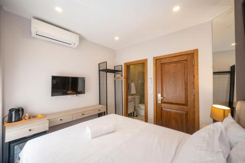 Deluxe Room image 10