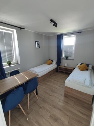 2 bedrooms, 3 beds