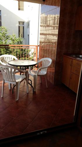Lazar Apartments - image 10