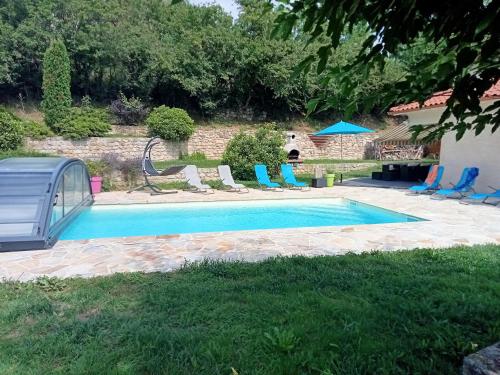 villa avec déco atypique et piscine couverte cottage Montagnac
