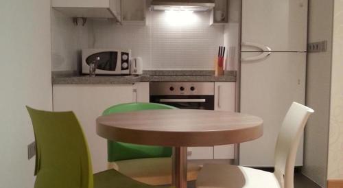 One-Bedroom Apartment image 3