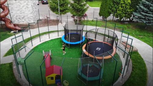 Játszótér, Hotel Mariko Inn in Roman