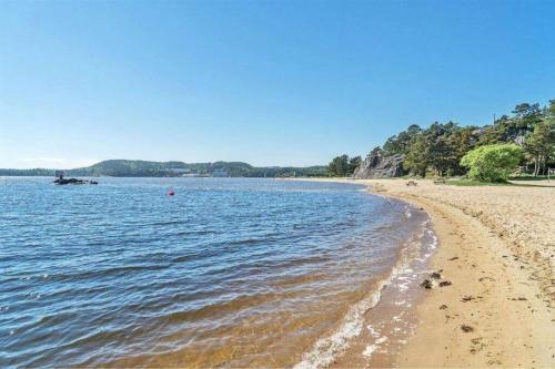 Nybygd feriebolig rett ved strand til leie!