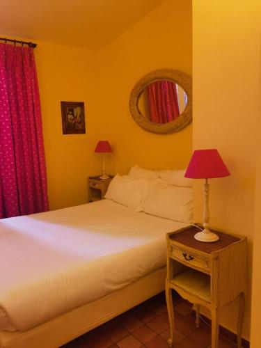 Double Room room in Auberge des Glycines