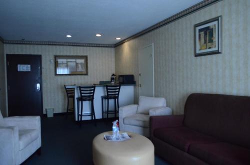 Rodeway Inn & Suites East Windsor