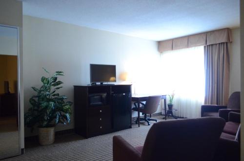 Rodeway Inn & Suites East Windsor