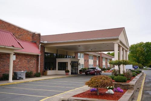 Rodeway Inn & Suites Bradley Airport