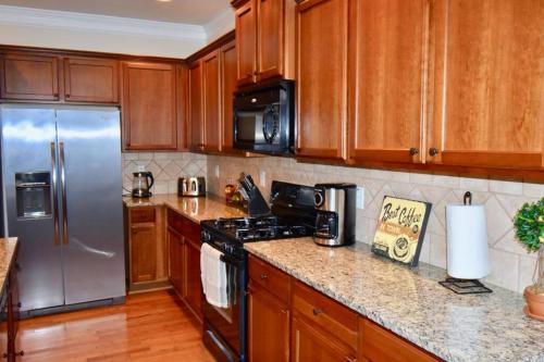 Luxury Townhouse with Oversized Master near Halcyon in Other