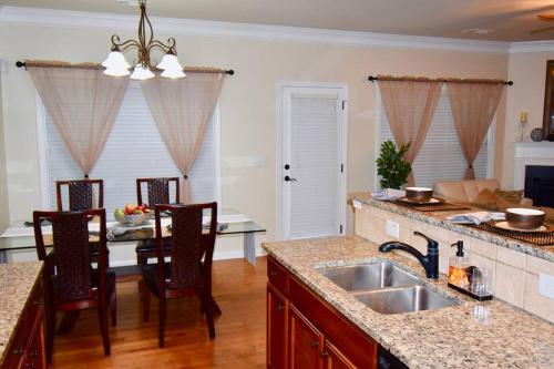 Luxury Townhouse with Oversized Master near Halcyon in Other