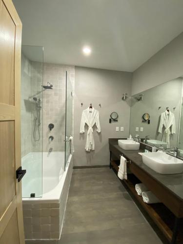 314680103 Hotel Casa Once