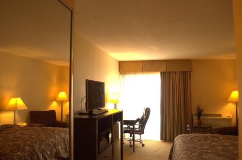 Rodeway Inn & Suites Bradley Airport