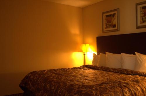 Rodeway Inn & Suites Bradley Airport