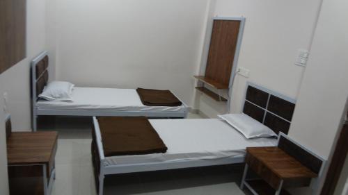 Anand P G hostel males only – Nagpur, OH