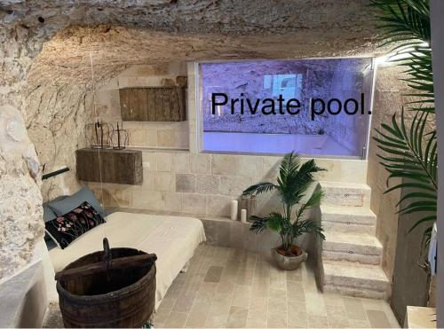 OSTUNI CAVE with private pool