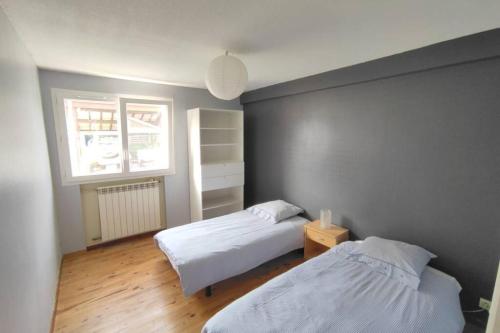 Appartement au calme avec vue et piscine au coeur du pays basque in Mauléon-Licharre