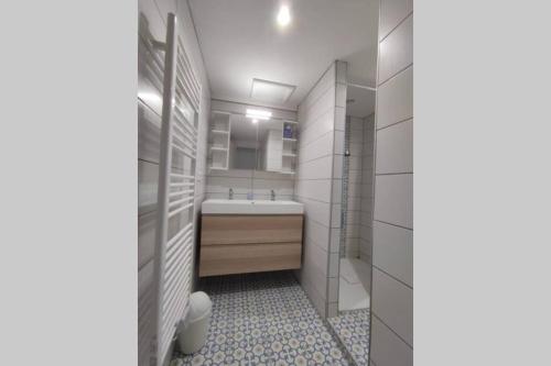 Appartement au calme avec vue et piscine au coeur du pays basque in Mauléon-Licharre