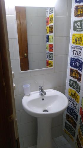 Bathroom, Islanet Hostel & Bar in Puerto Montt