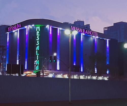 ทางเข้า, Motel Messalina in ตาตัวเป