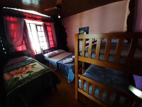 1 double bed, 1 bunk bed