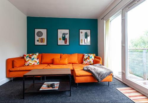 Lakeside View- Trendy Manchester Townhouse, Crumpsall, Greater Manchester